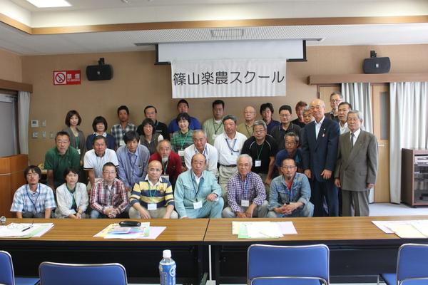 篠山楽農スクールに参加された方々と市長の集合写真